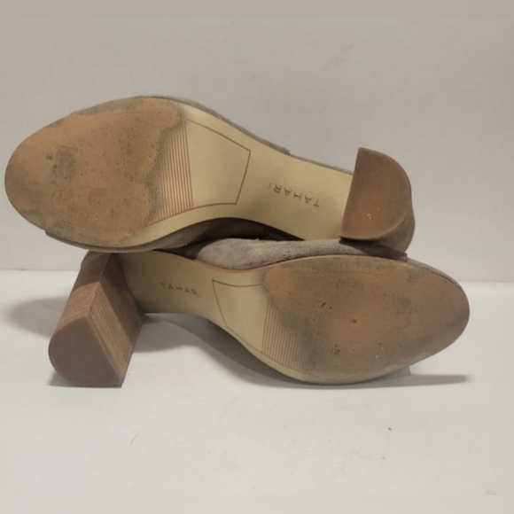 TAHARI SZ 9 Taupe 4" Block Heel Suede Cutout Detailing Open Toe Buckle Slingback - Picture 4 of 12
